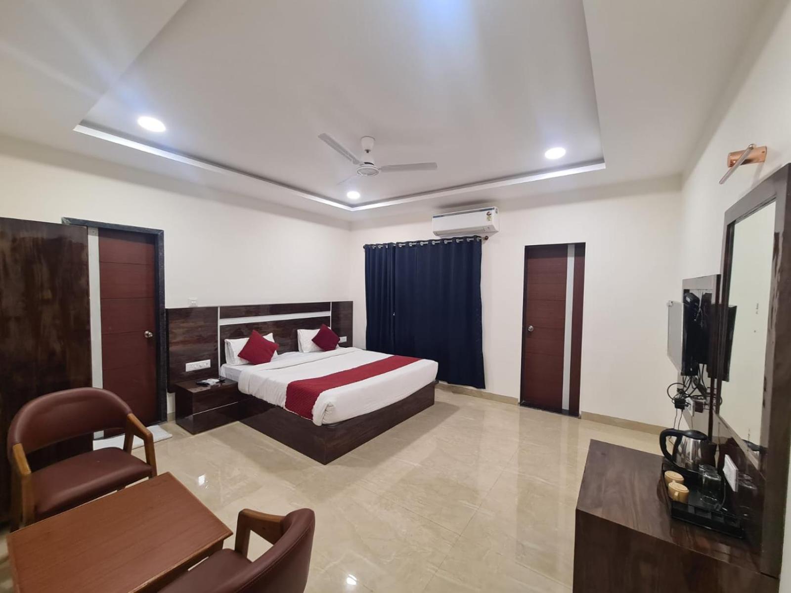 Hill View Hotel By Bil Lonavala Buitenkant foto