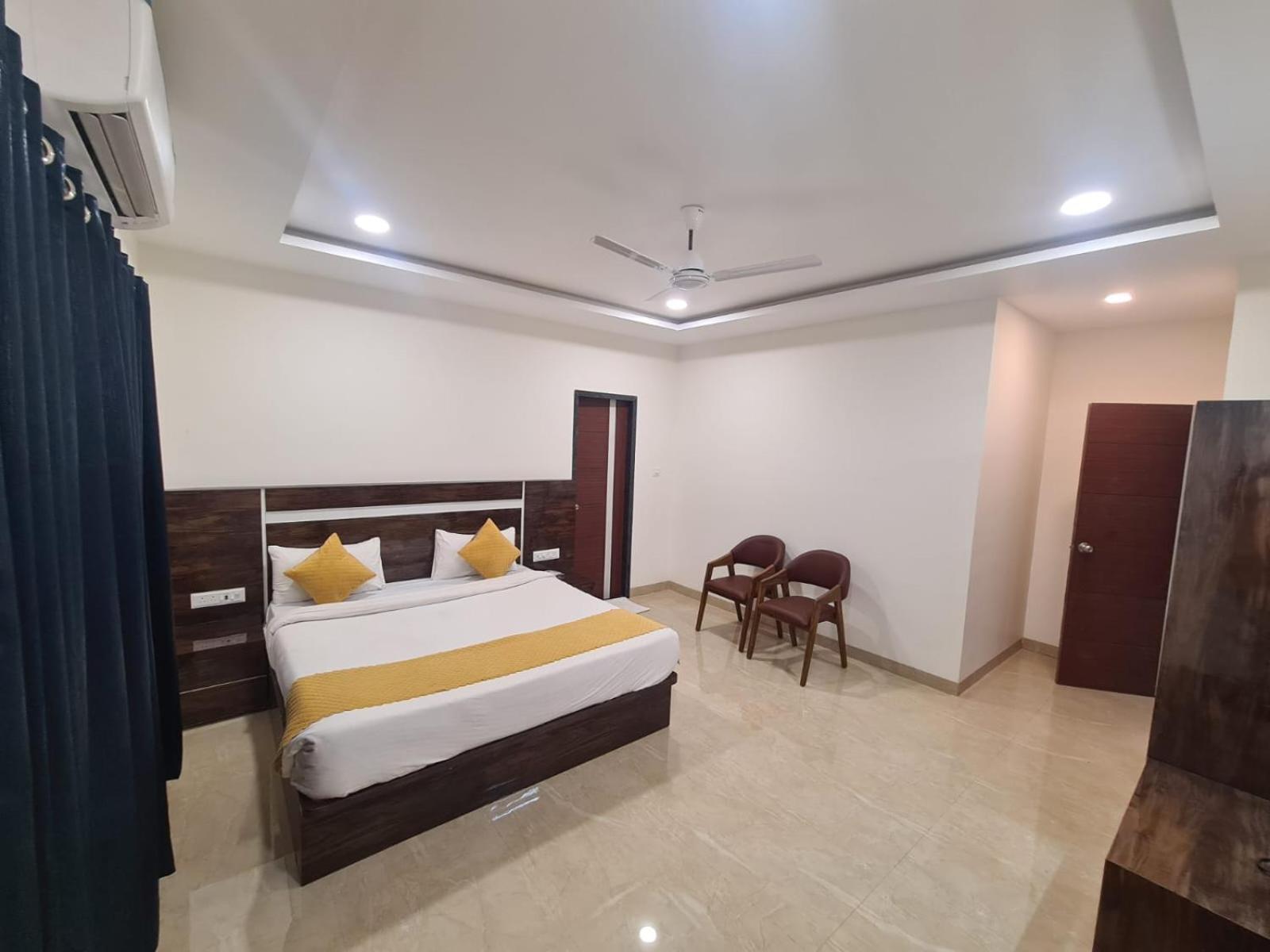 Hill View Hotel By Bil Lonavala Buitenkant foto